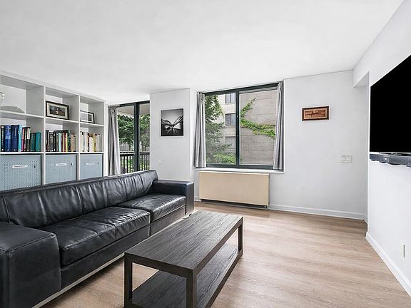 4th image of 311 Greenwich St APT 3J