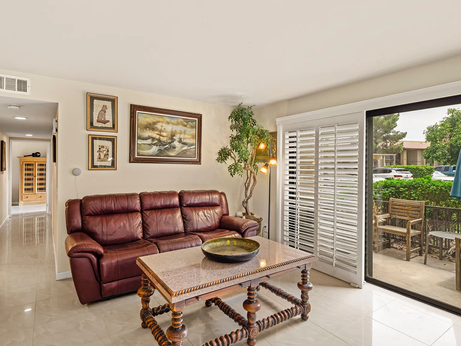 2 bed, 906 sqft, $1,975 — Photo 2