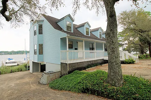 561 Bayshore Dr Photo 1