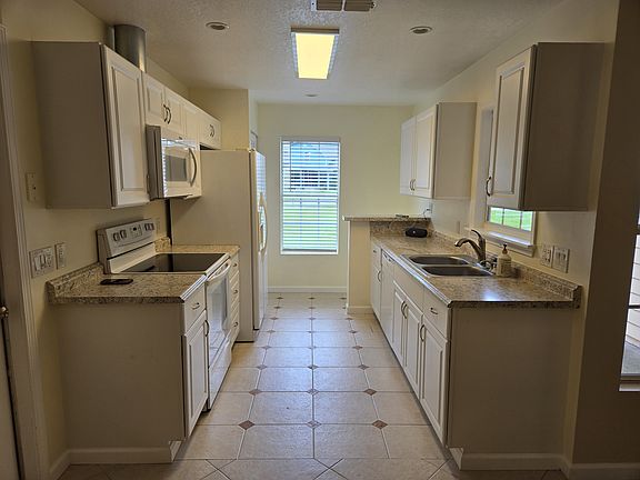 Kitchen w windows