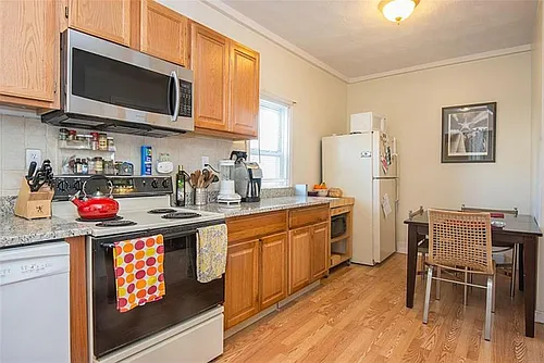 1105 Cambridge St Photo 1