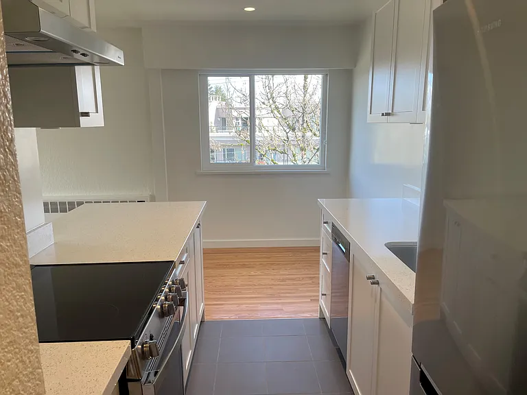1925 Maple St #8 — Photo 10