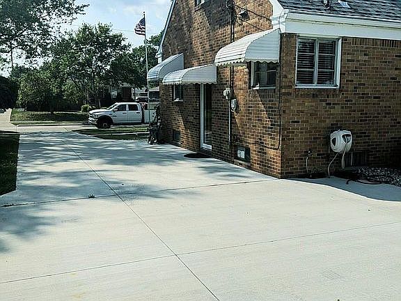 3rd image of 4566 286th St