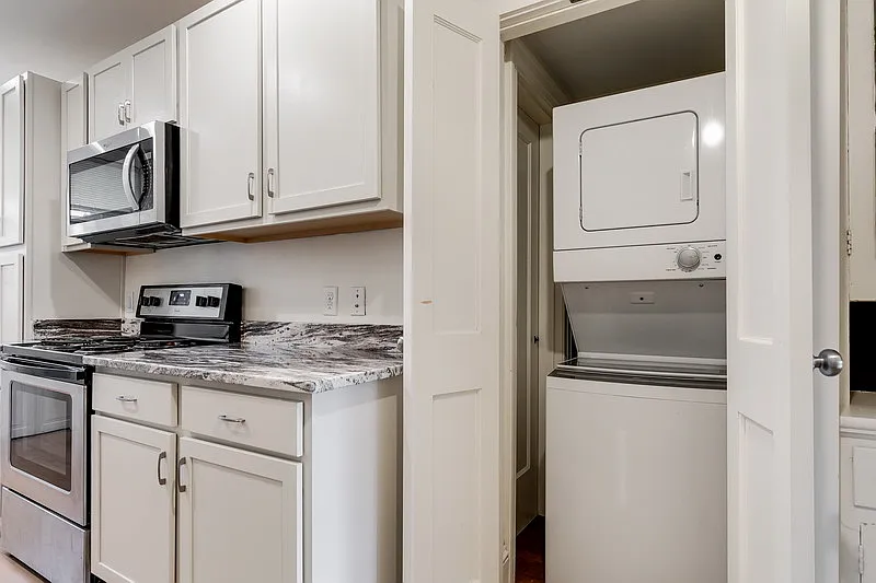 1 bed, 676 sqft, $1,425 — Photo 2