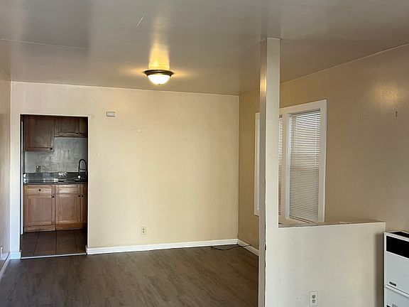 4th image of 1148 1/2 E Arcadia Ct