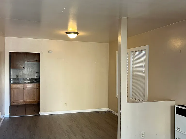 1148 1/2 E Arcadia Ct — Photo 4
