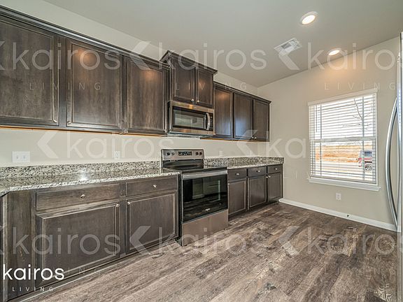 4th image of 612 Saint James Pl