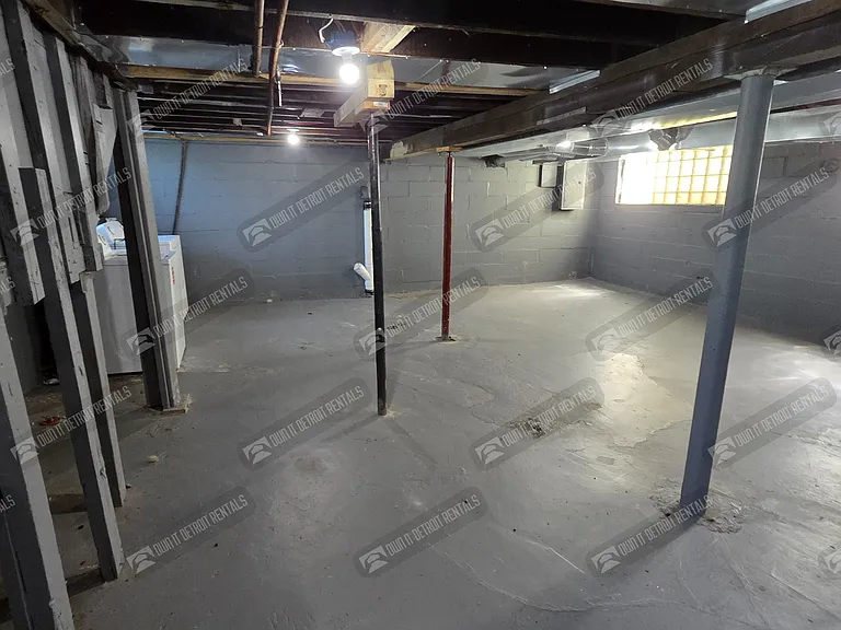 145 Waverly St — Photo 32