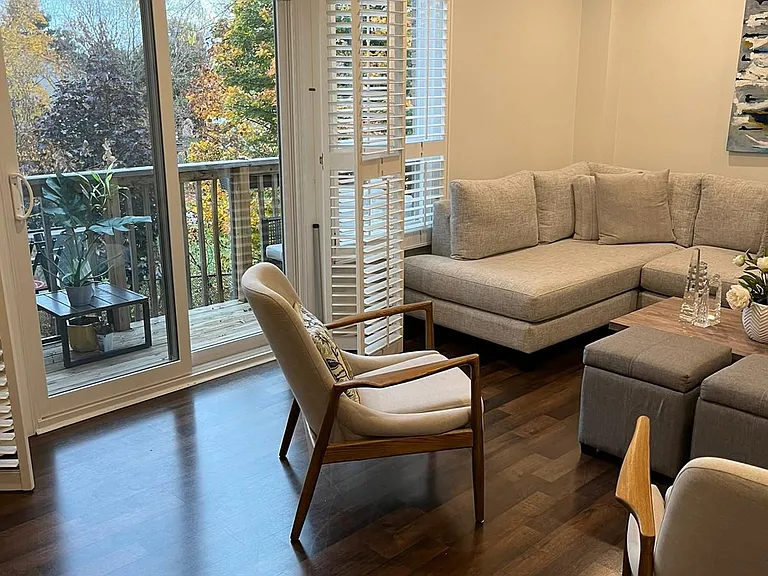 2272 Mowat Ave #42 — Photo 5