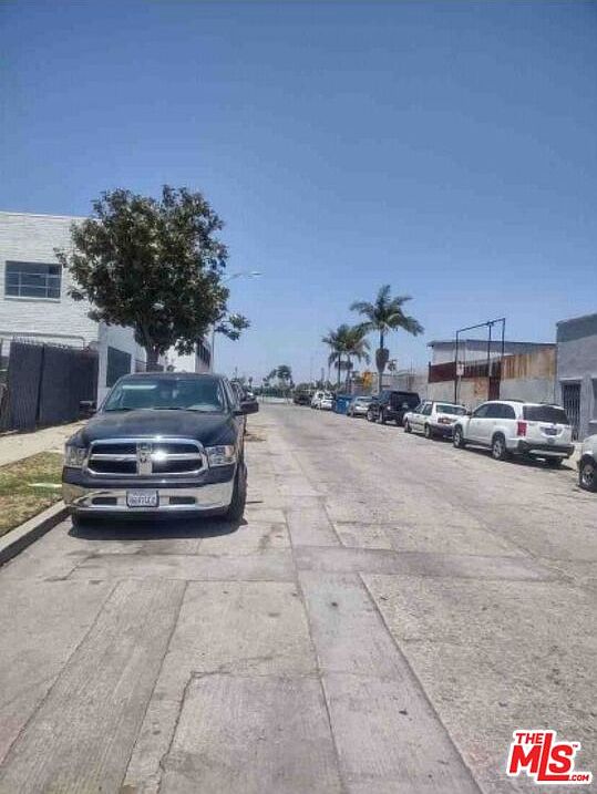 2nd image of 6825 S Victoria Ave