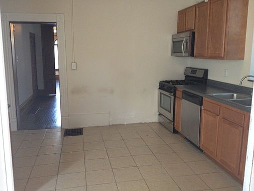 4th image of 1379 Forsythe Ave