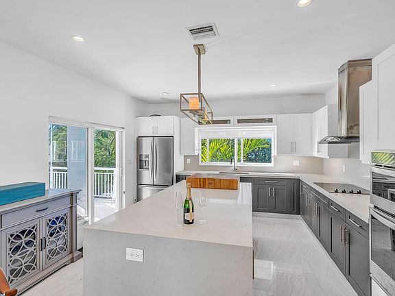 4th image of 121 Bimini Dr