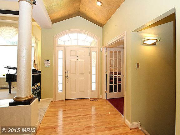 3rd image of 10218 Shining Willow Dr