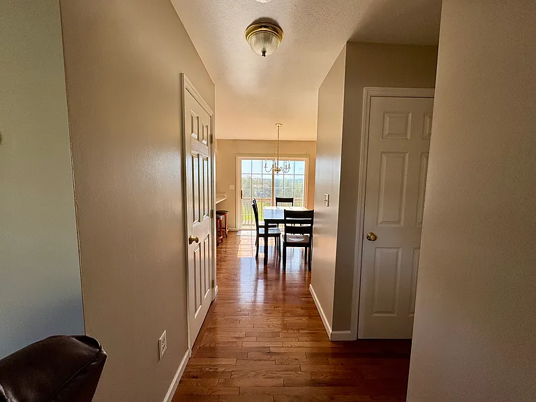 212 Birchtree Ct — Photo 9