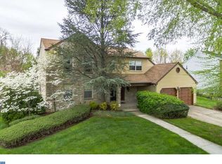 9 Lancelot Ln, Mount Laurel, NJ 08054