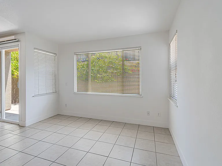 118 Copper Beech Gln — Photo 15