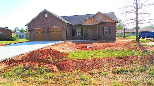 1st image of 1753 Woodridge Cir