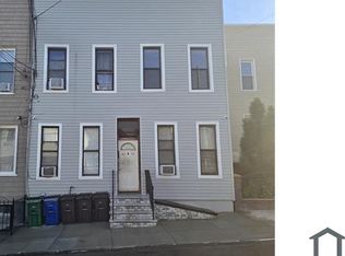 6077 55th St APT 2R, Maspeth, NY 11378