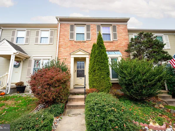 106 Wooden Carriage Dr, Hockessin, DE 19707