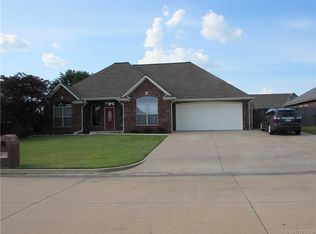 504 Hillcrest St, Muskogee, OK 74403