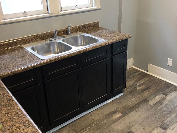 3rd image of 1106 Liberty Ave