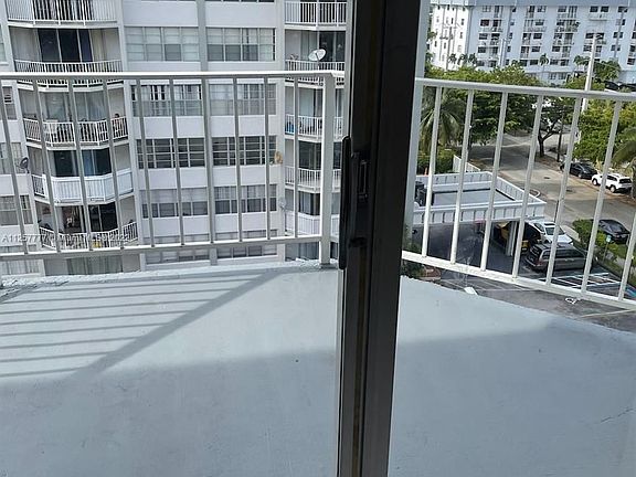 3rd image of 16710 NE 9th Ave APT 703
