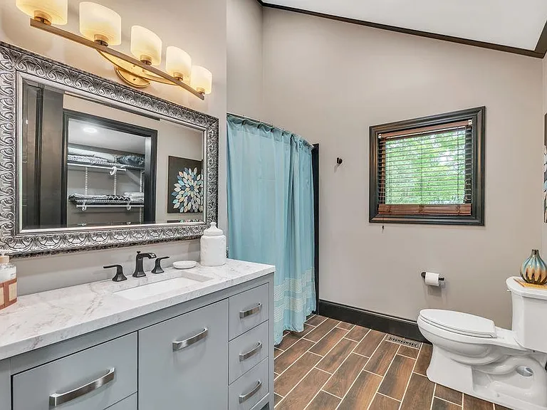 1303 Grove Rd — Photo 10