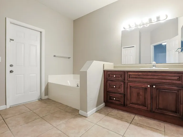 15385 Lakeland Cir — Photo 13