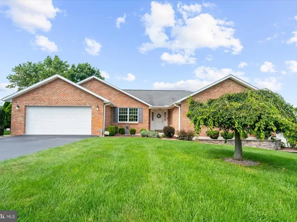 2395 Magnolia Dr, Gilbertsville, PA 19525