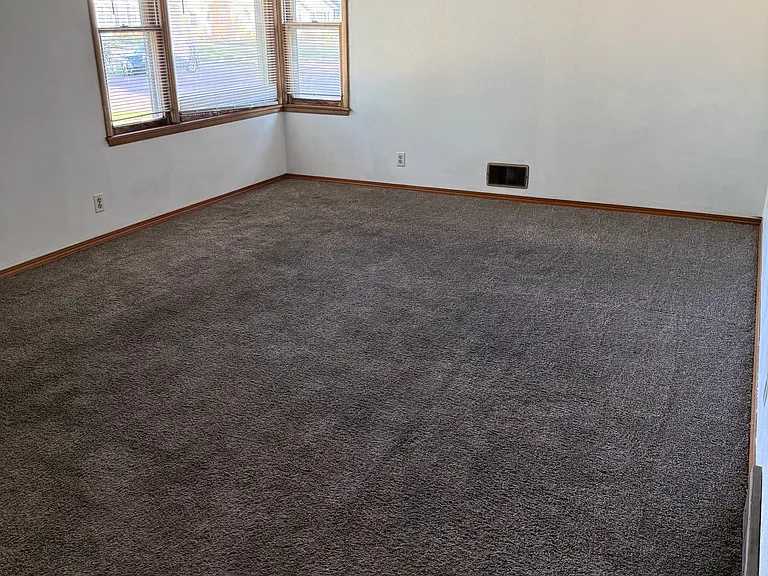 1300 S Blauvelt Ave — Photo 28
