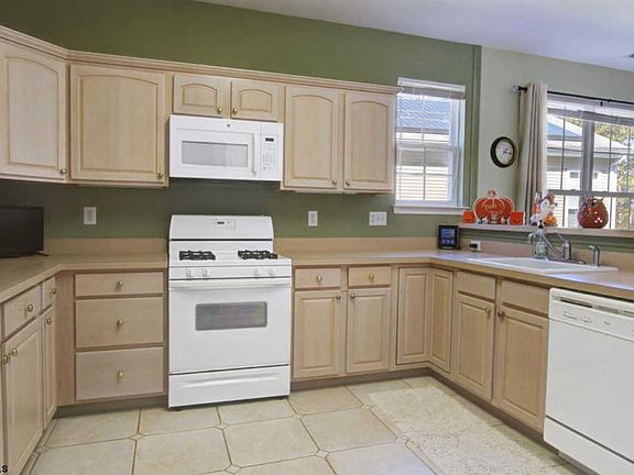 4th image of 127 Southampton Dr