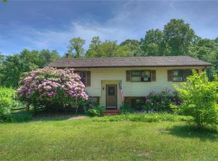 8 Deer Ridge Rd, Stonington, CT 06378