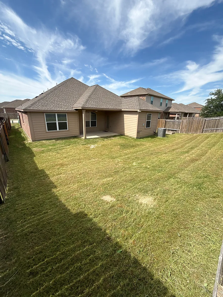 Building Photo - 2134 Redbud Dr