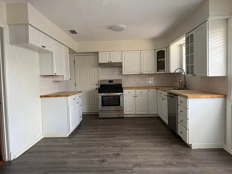 3605 42nd St — Photo 5