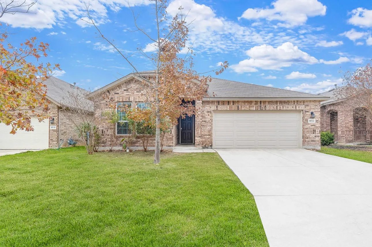 4 bed, 2216 sqft, $2,300 — Photo 1
