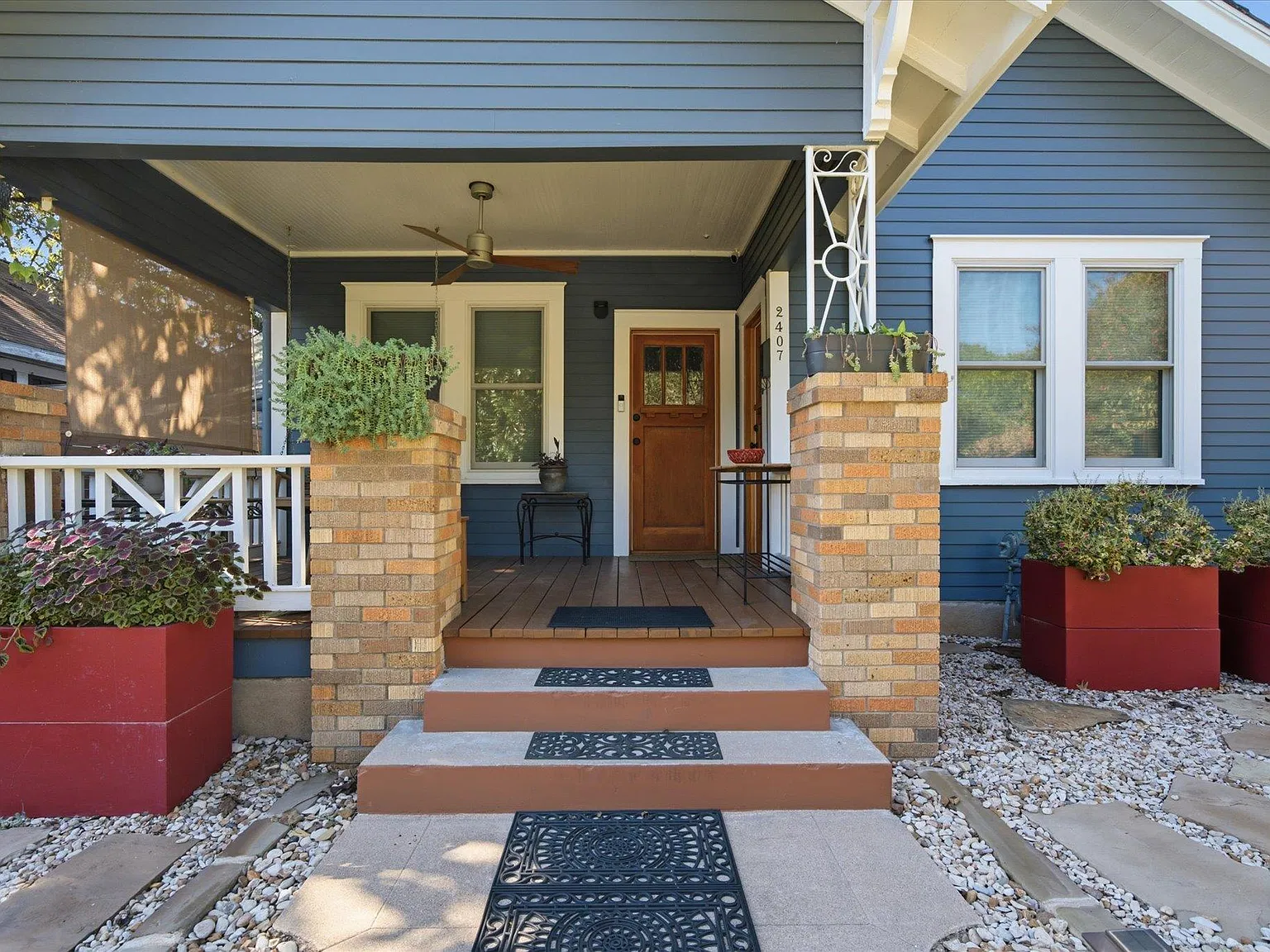 3 bed, 2.0 bath, 1344 sqft, $3,850 — Photo 2