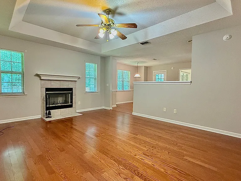 1130 Montclair Dr — Photo 13