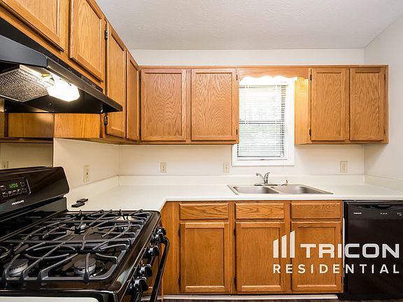 5th image of 3833 Greenbrook Dr
