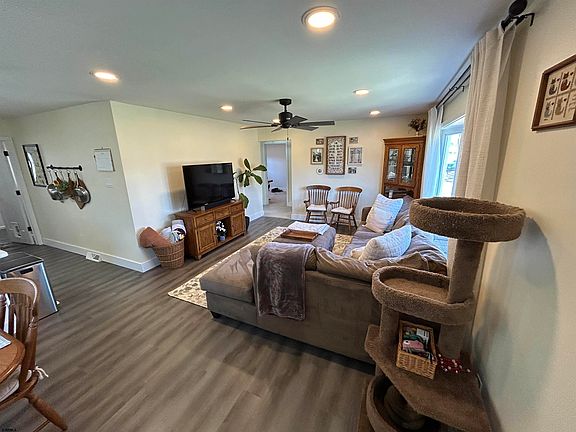 5th image of 7 Adella Ave