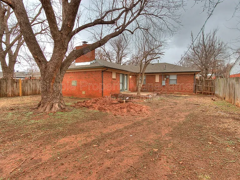 409 E Hill Dr — Photo 23