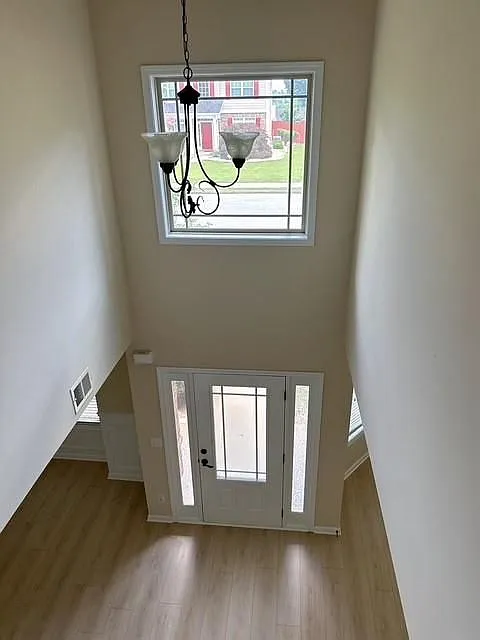 5 bed, 3.0 bath, 2831 sqft, $2,390 — Photo 3