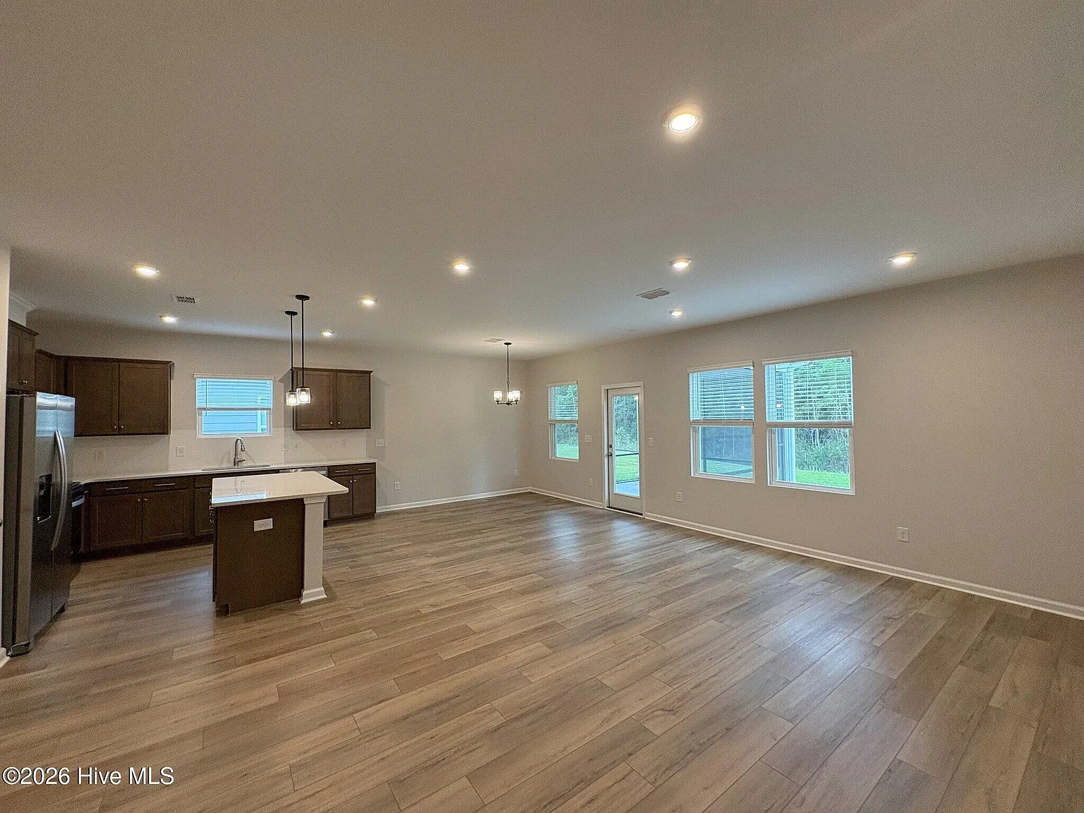 3 bed, 2.0 bath, 1588 sqft, $2,395 — Photo 4