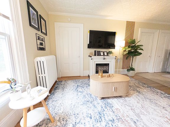 5th image of 34 Bennett Ave APT 3