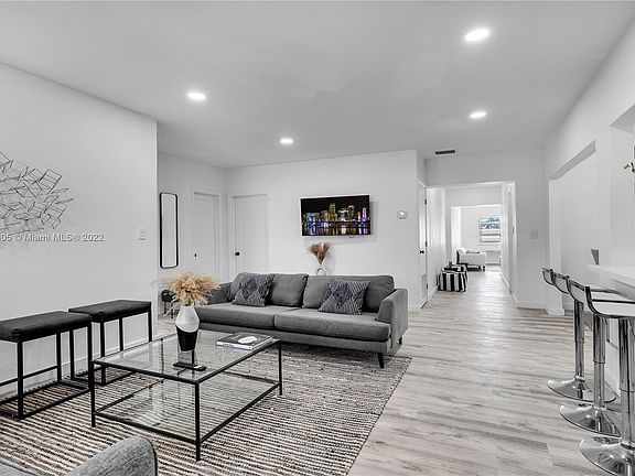 4th image of 1510 Normandy Dr #1