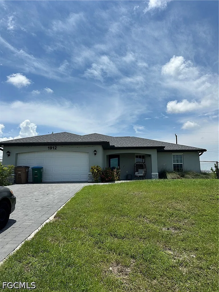 3 bed, 2.0 bath, 1469 sqft, $2,200 — Photo 1