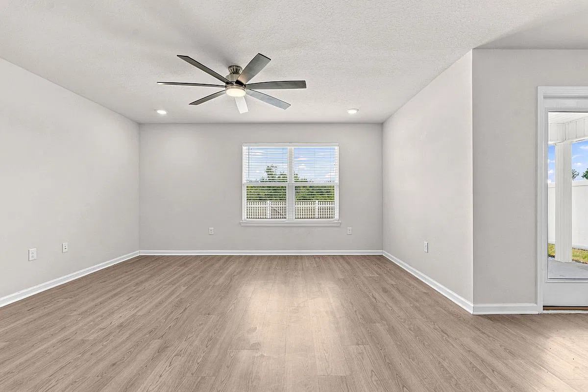 4 bed, 2.0 bath, 1830 sqft, $2,200 — Photo 2