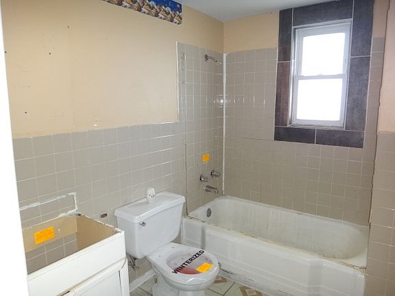 4th image of 5101 S 32nd St