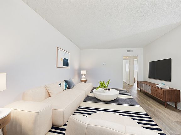 4th image of 13157 Riverside Dr APT 105
