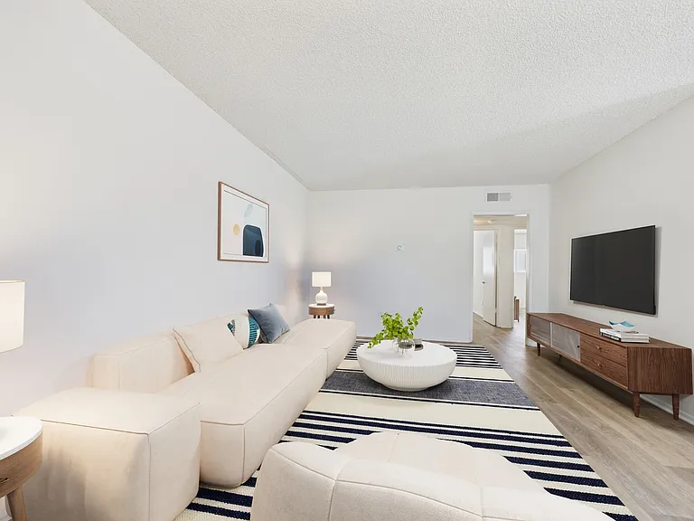 13157 Riverside Dr — Photo 5
