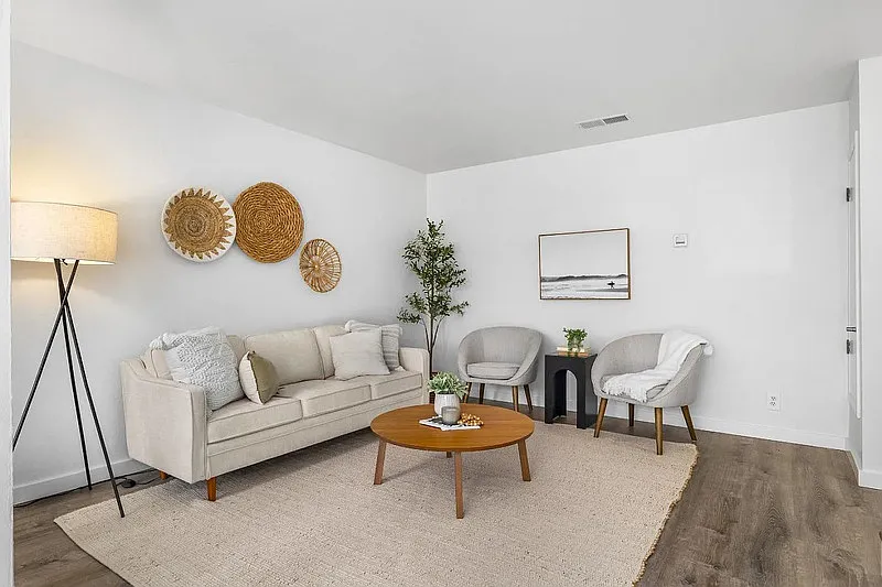 1 bed, 1.0 bath, 870 sqft, $2,000 — Photo 2